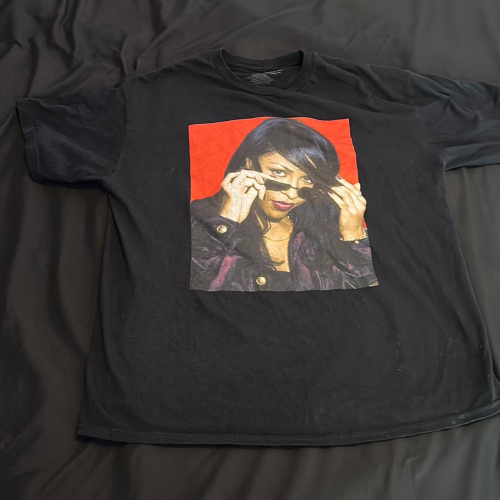 Aliyah T-Shirt size large